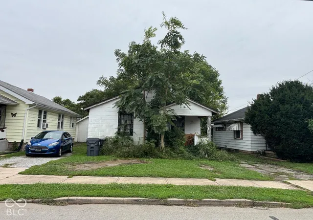 Single family home for sale at 625 W 22nd Street, Anderson, IN 46016 | MLS# 22131510