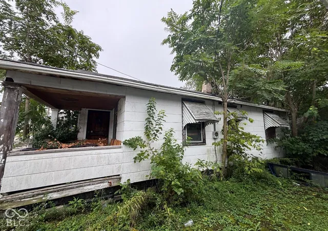 Photo 2 of Single family home for sale at 625 W 22nd Street, Anderson, IN 46016 | MLS# 22131510 | Listing updated on 2026-10-14