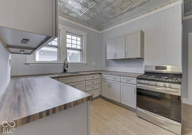 Photo 3 of Single family home for sale at 926 N Bancroft St, Indianapolis, IN 46201 | MLS# 22131513 | Listing updated on 2026-10-28