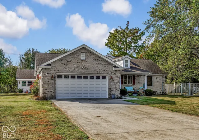Photo 2 of Single family home for sale at 2151 Dogwood Trl, Seymour, IN 47274 | MLS# 22131537 | Listing updated on 2026-10-14