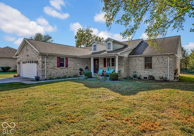 Photo 3 of Single family home for sale at 2151 Dogwood Trl, Seymour, IN 47274 | MLS# 22131537 | Listing updated on 2026-10-14