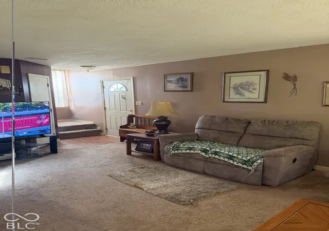Photo 3 of Sale Pending at 4478 Connaught W Dr, Plainfield, IN 46168 | MLS# 22131570 | Listing updated on 2026-10-25