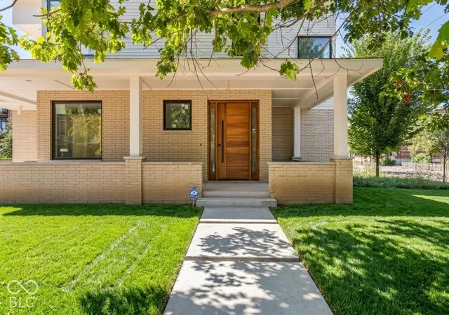 Single family home for sale at 535 East 9th, Indianapolis, IN 46202 | MLS# 22131576 | Listing updated on 2026-10-15