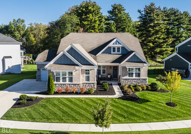 Photo 3 of Sale Pending at 5419 Pembridge Ln, Zionsville, IN 46077 | MLS# 22131620 | Listing updated on 2026-10-19