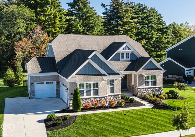 Photo 4 of Sale Pending at 5419 Pembridge Ln, Zionsville, IN 46077 | MLS# 22131620 | Listing updated on 2026-10-19