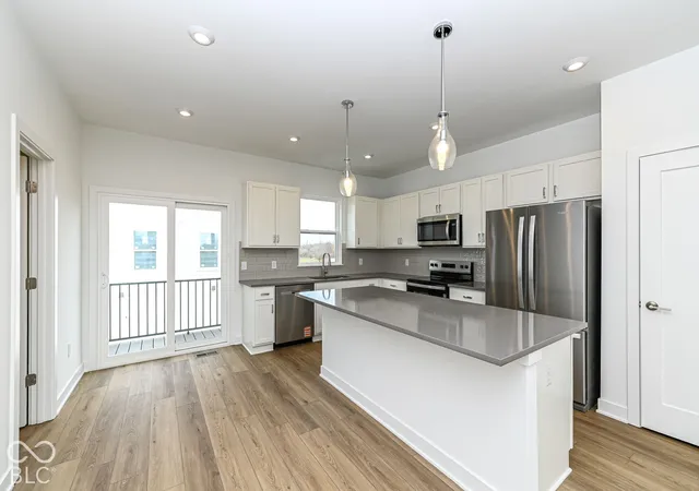 Photo 4 of Single family home for sale at 2432 Winthrop Ave, Indianapolis, IN 46205 | MLS# 22131679 | Listing updated on 2026-10-19