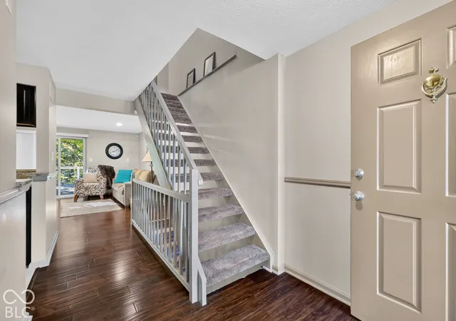 Photo 4 of Condo for sale at 8052 Sunset Cvs Dr, Indianapolis, IN 46236 | MLS# 22131690 | Listing updated on 2026-10-28