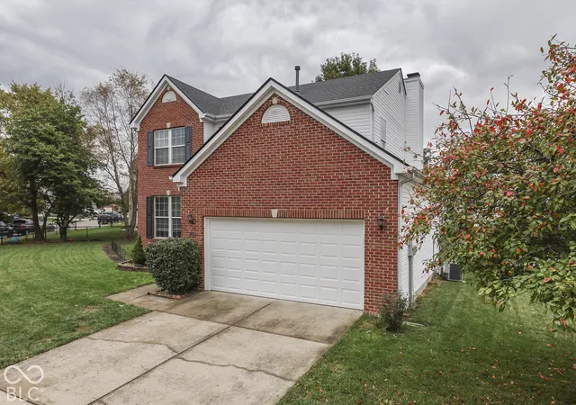 Photo 3 of Single family home for sale at 8313 Andrusia Ln, Indianapolis, IN 46237 | MLS# 22131692 | Listing updated on 2026-10-21