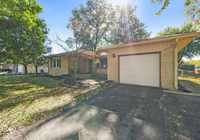Photo 2 of Sale Pending at 7119 W Lockerbie Dr, Indianapolis, IN 46214 | MLS# 22131712 | Listing updated on 2026-10-22