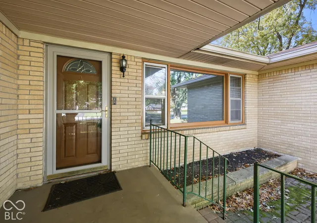 Photo 4 of Sale Pending at 7119 W Lockerbie Dr, Indianapolis, IN 46214 | MLS# 22131712 | Listing updated on 2026-10-22
