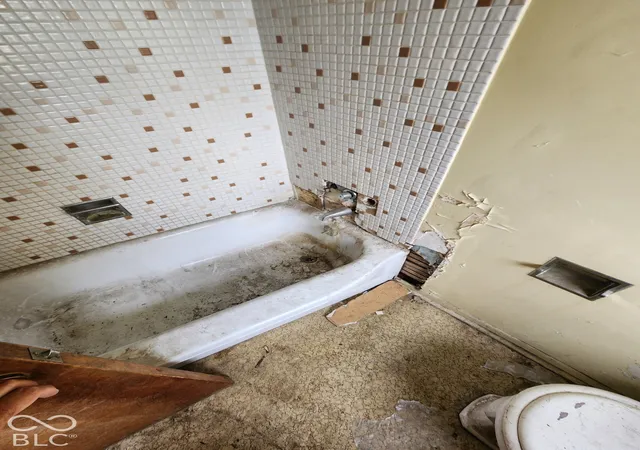 Photo 4 of Sale Pending at 426 N Highland Ave, Indianapolis, IN 46202 | MLS# 22131717 | Listing updated on 2026-10-29