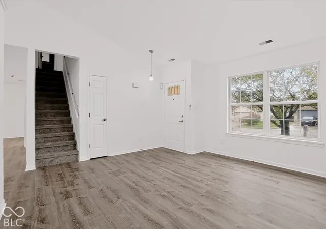 Photo 4 of Single family home for sale at 4001 Maple Manor Dr, Indianapolis, IN 46237 | MLS# 22131723 | Listing updated on 2026-10-21