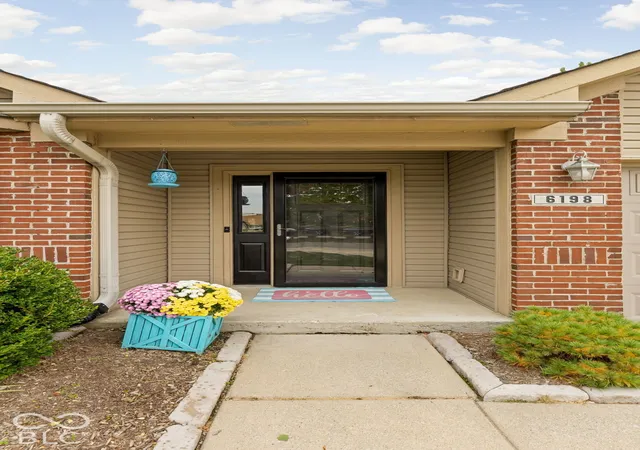 Photo 3 of Single family home for sale at 6198 White Birch Dr, Fishers, IN 46038 | MLS# 22131728 | Listing updated on 2026-10-20