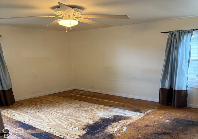 Photo 4 of Sale Pending at 5433 E 20th Street, Indianapolis, IN 46218 | MLS# 22131739 | Listing updated on 2026-10-21