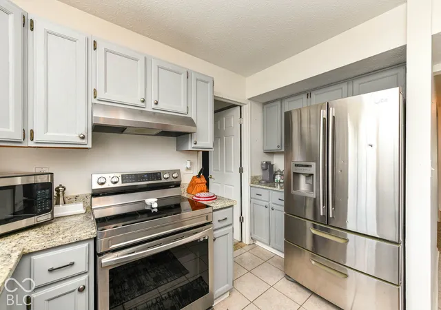 Photo 4 of Single family home for sale at 12423 High View Ct, Indianapolis, IN 46236 | MLS# 22131746 | Listing updated on 2026-10-15
