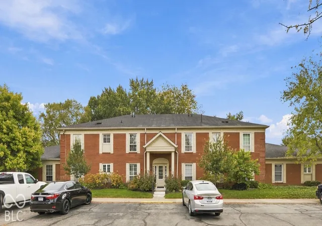 Photo 3 of Condo for sale at 7435 Lions Head #C, Indianapolis, IN 46260 | MLS# 22131764 | Listing updated on 2026-10-26
