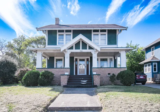 Photo 2 of Sale Pending at 718 S Walnut St, Seymour, IN 47274 | MLS# 22131778 | Listing updated on 2026-10-22