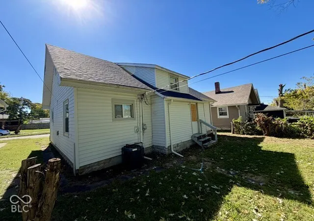 Photo 4 of Single family home for sale at 2910 Meredith Ave, Indianapolis, IN 46201 | MLS# 22131802 | Listing updated on 2026-10-19