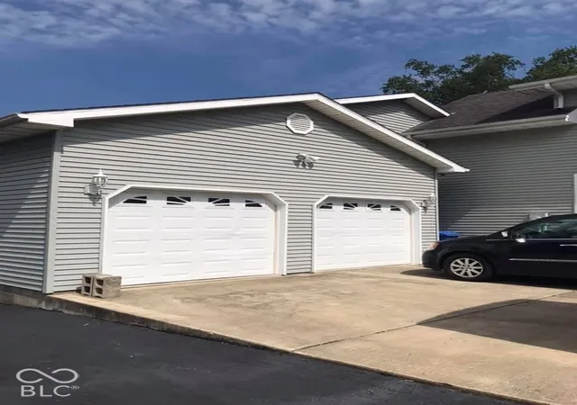 Photo 1 of Single family home for sale at 728 S State, North Vernon, IN 47265 | MLS# 22131805 | Listing updated on 2026-10-25