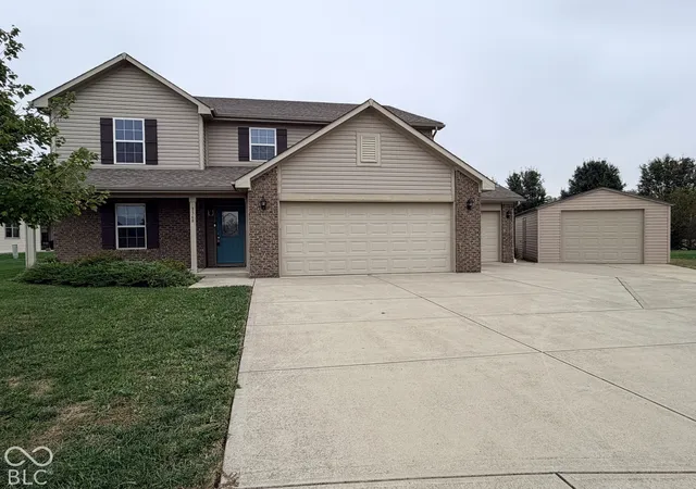 Single family home for sale at 3368 Clairmont Ct, Columbus, IN 47203 | MLS# 22131806