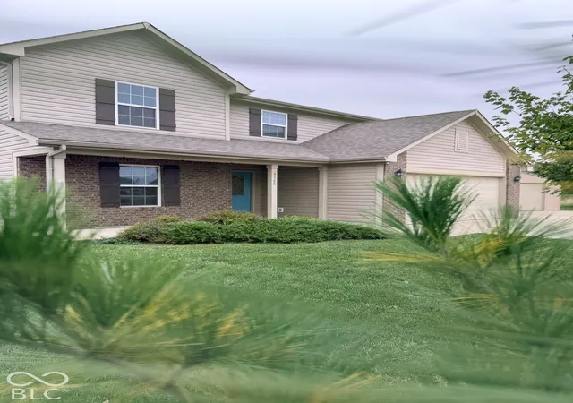 Photo 1 of Single family home for sale at 3368 Clairmont Ct, Columbus, IN 47203 | MLS# 22131806 | Listing updated on 2026-10-27
