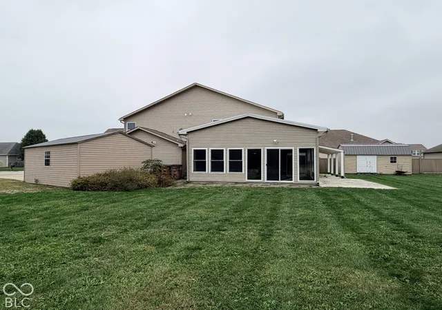 Photo 4 of Single family home for sale at 3368 Clairmont Ct, Columbus, IN 47203 | MLS# 22131806 | Listing updated on 2026-10-27