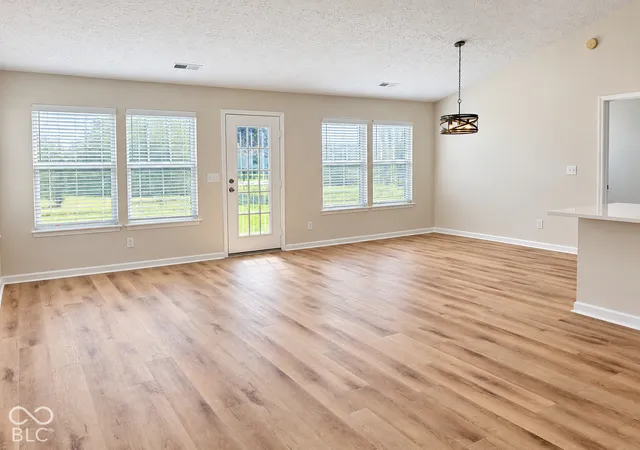 Photo 4 of Single family home for sale at 7333 Summer Lea Ct, Indianapolis, IN 46217 | MLS# 22131807 | Listing updated on 2026-10-27
