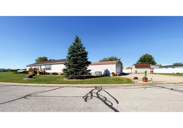 Photo 3 of Manufactured home for sale at 244 Heartland Dr, Shelbyville, IN 46176 | MLS# 22131812 | Listing updated on 2026-10-20