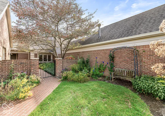 Condo for sale at 214 Olde Ml Cvs, Indianapolis, IN 46260 | MLS# 22131832