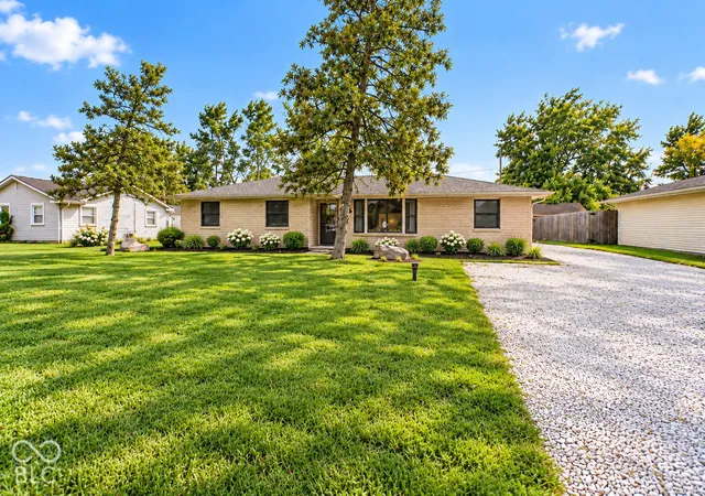 Photo 1 of Sale Pending at 10194 Edgewood Rd, Brownsburg, IN 46112 | MLS# 22131844 | Listing updated on 2026-10-27