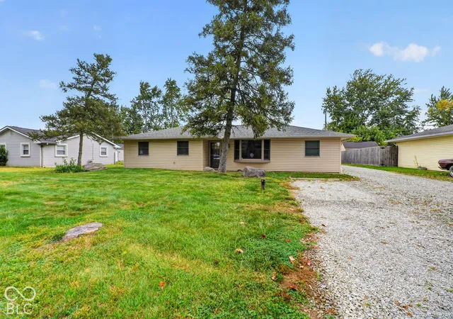 Photo 2 of Sale Pending at 10194 Edgewood Rd, Brownsburg, IN 46112 | MLS# 22131844 | Listing updated on 2026-10-27