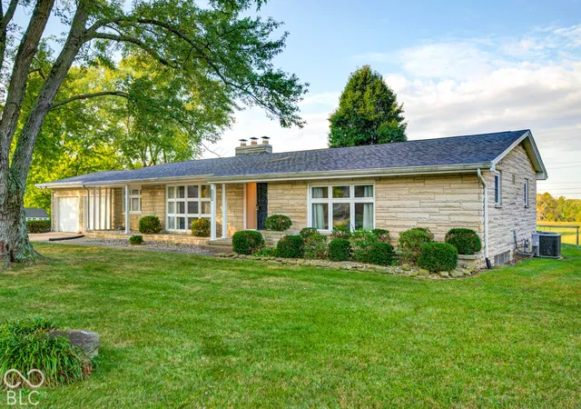 Photo 2 of Sale Pending at 2211 Heideman Dr, Seymour, IN 47274 | MLS# 22131865 | Listing updated on 2026-10-27