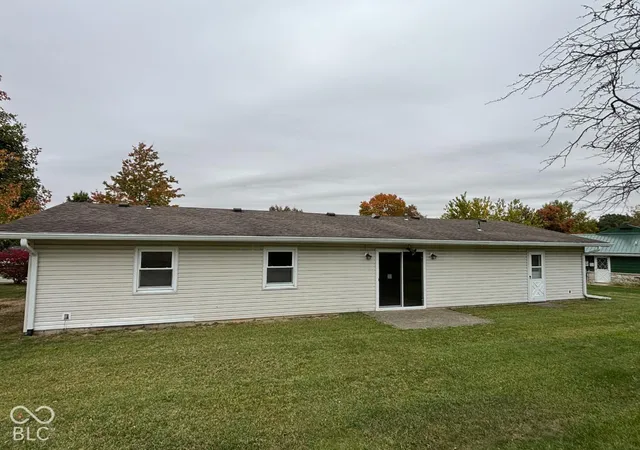 Photo 4 of Single family home for sale at 210 Hillside Dr, Hartford City, IN 47348 | MLS# 22131881 | Listing updated on 2026-10-16