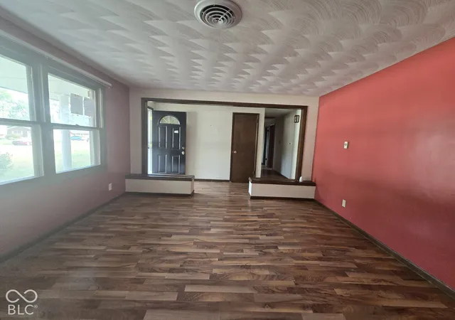 Photo 4 of Sale Pending at 2861 E Colonial Ave, Terre Haute, IN 47805 | MLS# 22131882 | Listing updated on 2026-10-27