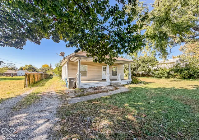 Photo 2 of Sale Pending at 824 S Fleming St, Indianapolis, IN 46241 | MLS# 22131884 | Listing updated on 2026-10-27