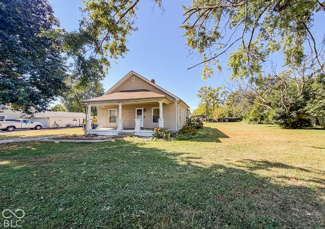 Photo 3 of Sale Pending at 824 S Fleming St, Indianapolis, IN 46241 | MLS# 22131884 | Listing updated on 2026-10-27