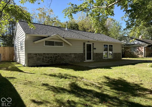 Photo 1 of Single family home for sale at 432 Southgate Dr, Greenwood, IN 46143 | MLS# 22131888 | Listing updated on 2026-10-16