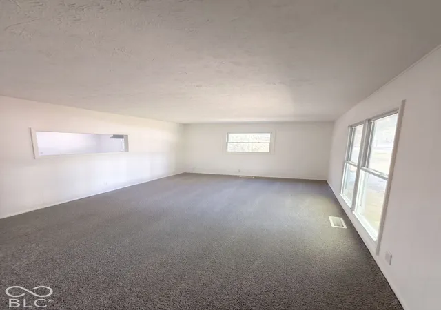 Photo 3 of Single family home for sale at 432 Southgate Dr, Greenwood, IN 46143 | MLS# 22131888 | Listing updated on 2026-10-16