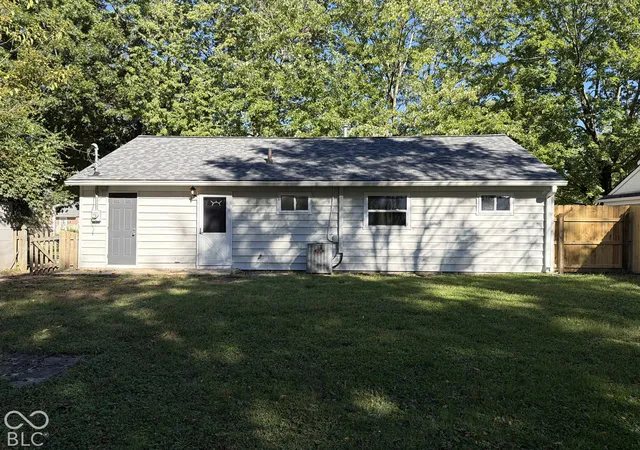 Photo 4 of Single family home for sale at 432 Southgate Dr, Greenwood, IN 46143 | MLS# 22131888 | Listing updated on 2026-10-16