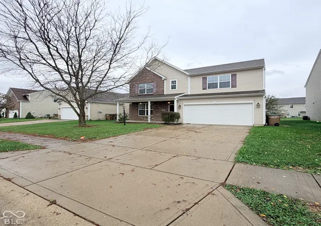 Photo 2 of Single family home for sale at 2013 Creekstone Dr, Columbus, IN 47201 | MLS# 22131896 | Listing updated on 2026-10-18