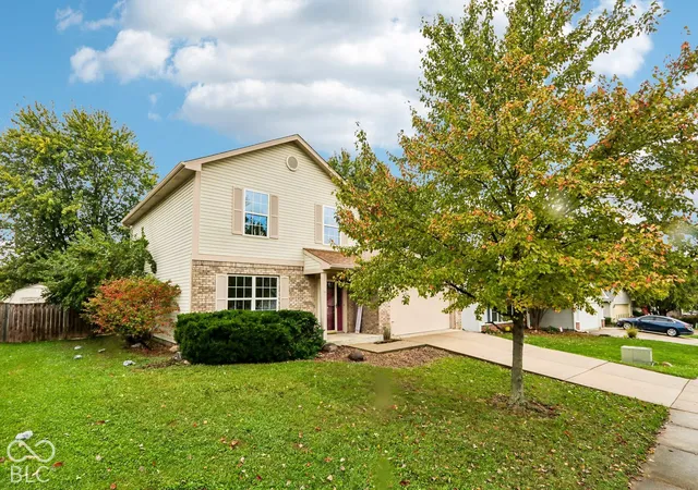 Photo 2 of Single family home for sale at 430 N Shore Ct, Franklin, IN 46131 | MLS# 22131912 | Listing updated on 2026-10-28
