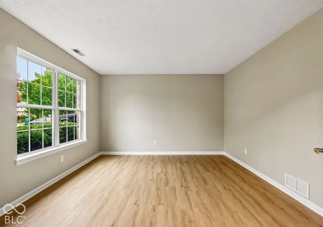 Photo 4 of Single family home for sale at 430 N Shore Ct, Franklin, IN 46131 | MLS# 22131912 | Listing updated on 2026-10-28