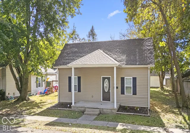 Photo 4 of Single family home for sale at 365 E Kerton St, Scottsburg, IN 47170 | MLS# 22131917 | Listing updated on 2026-10-22
