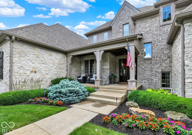 Photo 4 of Single family home for sale at 15621 Hidden Oaks Ct, Carmel, IN 46033 | MLS# 22131929 | Listing updated on 2026-10-17