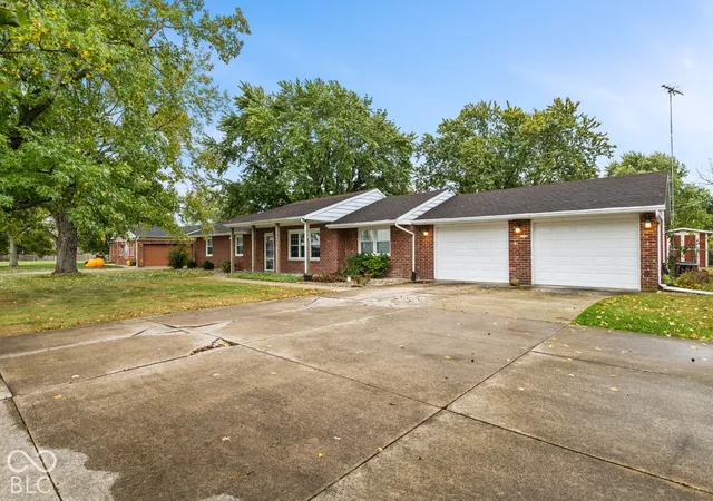 Photo 2 of Single family home for sale at 4209 E State Rd 28, Muncie, IN 47303 | MLS# 22131939 | Listing updated on 2026-10-19