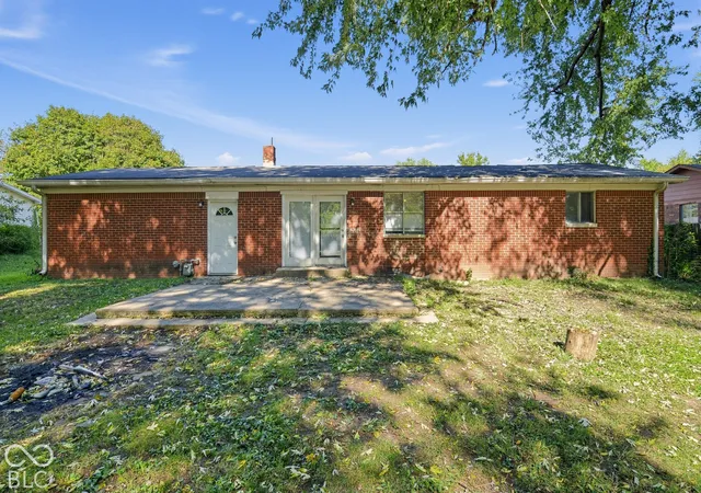 Photo 4 of Single family home for sale at 1435 W Edgewood Ave, Indianapolis, IN 46217 | MLS# 22131950 | Listing updated on 2026-10-25