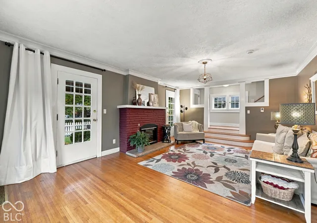 Photo 4 of Single family home for sale at 305 N Ridgeview Dr, Indianapolis, IN 46219 | MLS# 22131952 | Listing updated on 2026-10-28