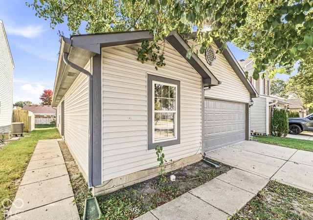 Photo 1 of Single family home for sale at 6719 Glenn Meade Dr, Indianapolis, IN 46241 | MLS# 22131956 | Listing updated on 2026-10-23