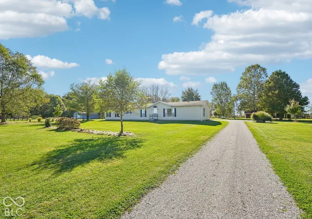 Photo 2 of Sale Pending at 681 W County Rd 1000 S, Clayton, IN 46118 | MLS# 22131995 | Listing updated on 2026-10-28