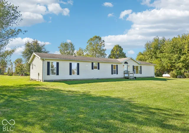 Photo 3 of Sale Pending at 681 W County Rd 1000 S, Clayton, IN 46118 | MLS# 22131995 | Listing updated on 2026-10-28